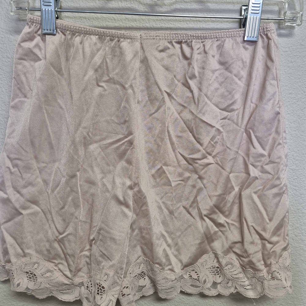 Elegant Lace Trim Women's Sleep Shorts